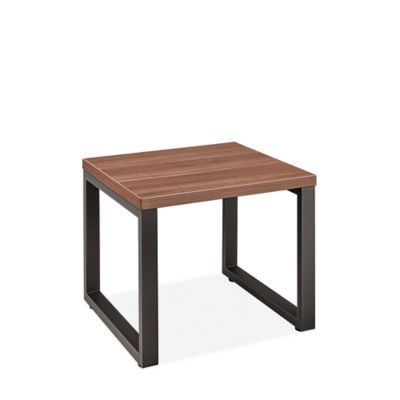 Metro – Table d'appoint – 24 x 24 x 20 po, noyer