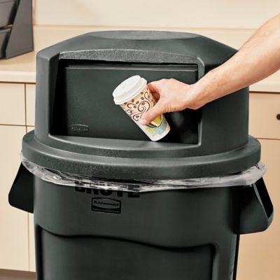 Rubbermaid Commercial Products BRUTE Tote Storage Bin with Lid, 14