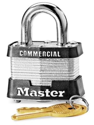 Cadenas MasterLock en acier laminé noir, à clés identiques.