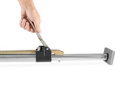 Barra Logística de Aluminio con Palanca de Bloqueo - Caucho en los  Extremos, 89-104" H-1798 - Uline