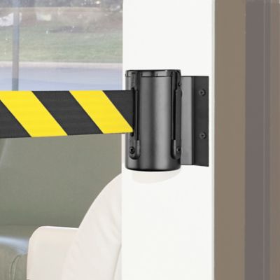  Crowd Control with Retractable Belt - Wall Mount, 7 1/2'