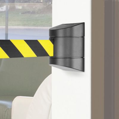  Crowd Control with Retractable Belt - Wall Mount, 15'
