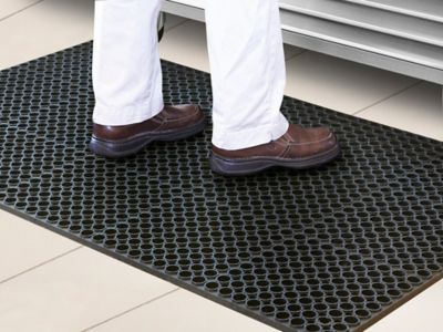 Slip Resistant Mat - Black, 7/8" thick, 3 x 5'