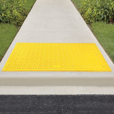  Dalles de guidage approuvées par l'ADA – Installation sur béton coulé, 2 x 5 pi