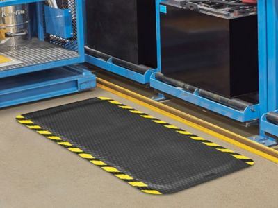 Hog Heaven&reg; Nitrile Mat - 5/8" thick, 3 x 6' H-9369