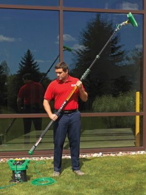 High Access Cleaning  Dual End Handle™ & Water Flow HydroPower Pole™