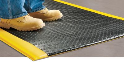 Tapis à surface en losanges