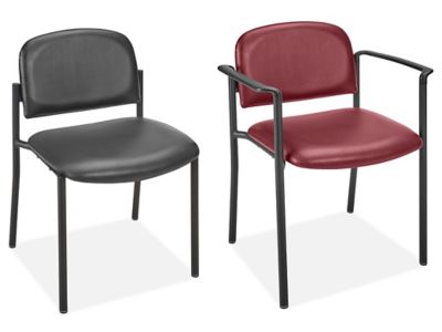 Chaises empilables en vinyle