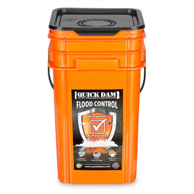 Compact bucket of flood barriers for doorways and garages