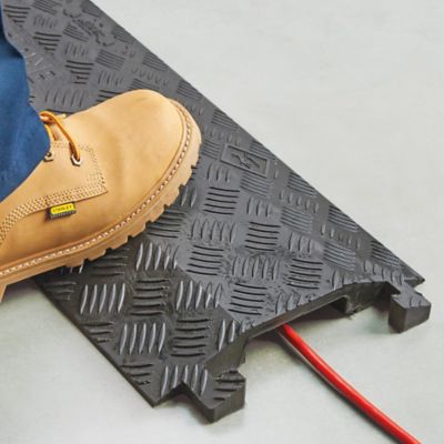 Protecteurs de câble pour piétons