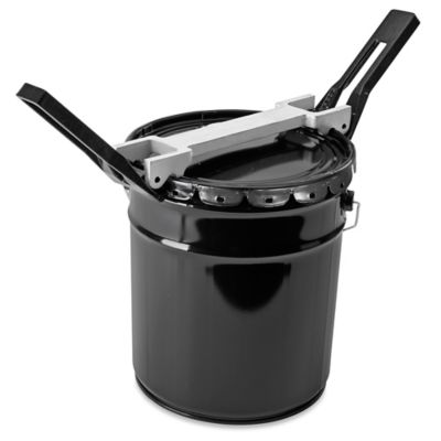 Outil de sertissage pour seau en acier