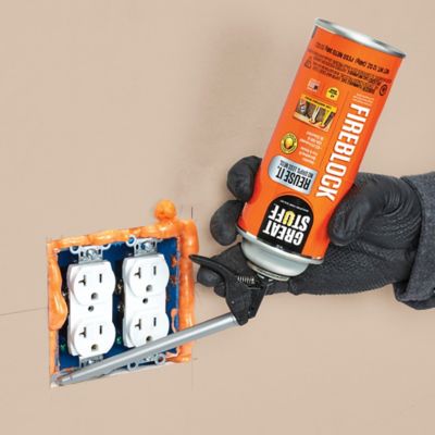 Supreme 2点セット マジック スプレー缶 Montana Cans Supreme®/Montana Cans Mini Can Set – Supreme