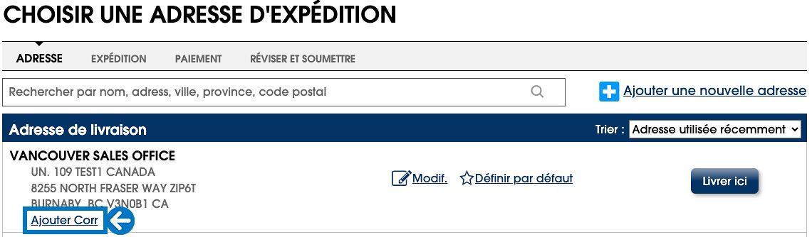 La ligne « à l'attention de » se trouve dans la section « Adresse d’expédition » lors du passage à la caisse.
