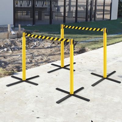 Barrera de Seguridad Portátil - Galvanizada, Patas Planas H-8270 - Uline