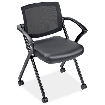 Chaises emboîtables en maille