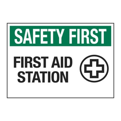 Enseigne – « First Aid Station »