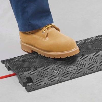 Protecteurs de câble pour piétons